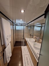 WHITE SWAN 20 Ensuite
