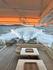 WHITE SWAN 10 Sun Deck