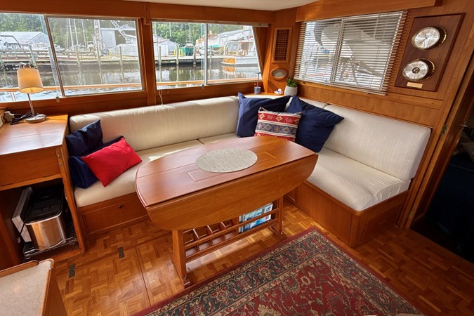 Saloon Settee
