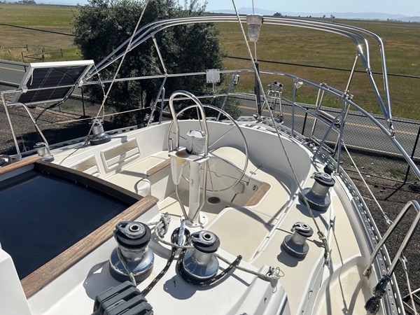 Pacific-Seacraft-40-2002 Cockpit looking Aft 2nd View