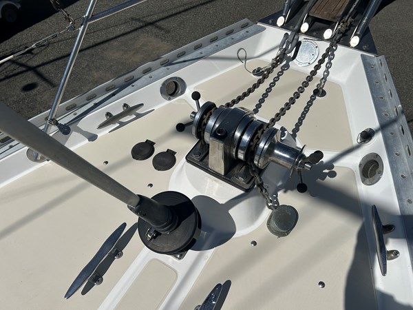 Paciific-Seacraft-40-2002 Windlass