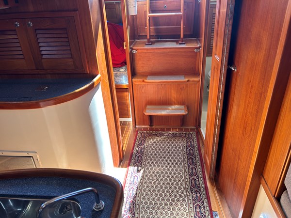 Pacific-Seacraft-40-2002 Entry Steps