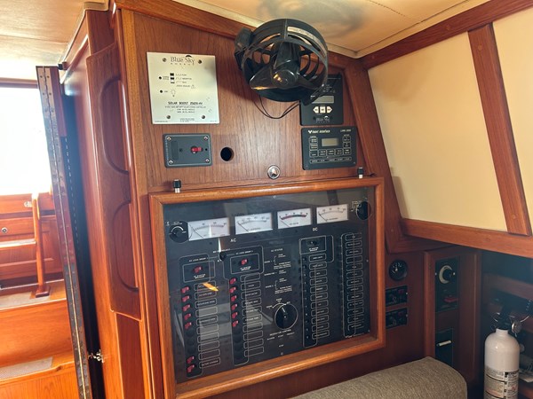 Pacific-Seacraft-40-2002AC/DC Distribution Panel