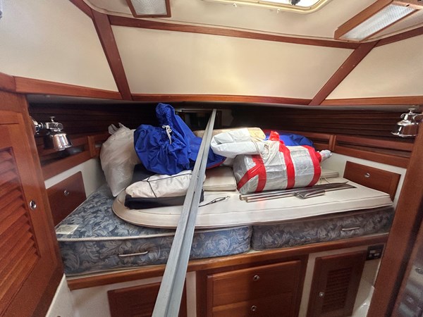 Pacific-Seacraft-40-2002 Forward Stateroom