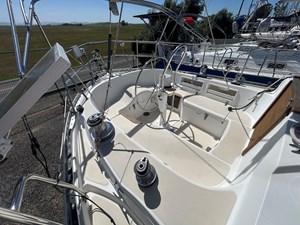 PALOMA 6 Pacific-Seacraft-40-2002 Cockpit looking Aft