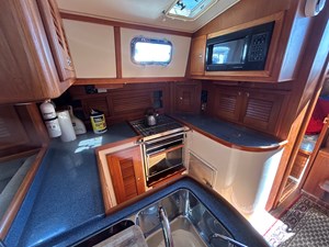 PALOMA 13 Pacific-Seacraft-40-2002 Galley Stove/Lower Freezer