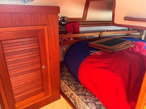 PALOMA 17 Pacific-Seacraft-40-2002 Aft Stateroom Entry