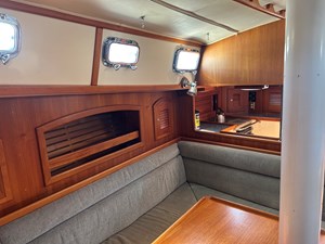 PALOMA 31 Pacific-Seacraft-40-2002 Dinette Strb looking Aft