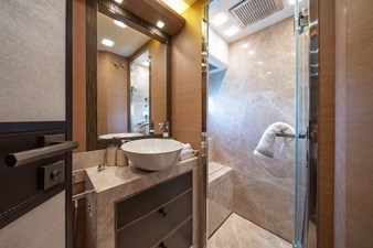BELLA LUNA 38 