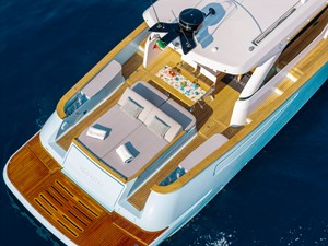 AD ASTRA 60 4 Swim platform and aft seating