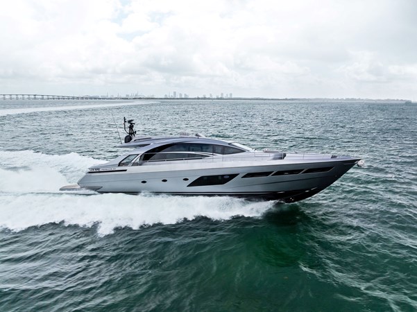 CRASH - Yacht zu verkaufen