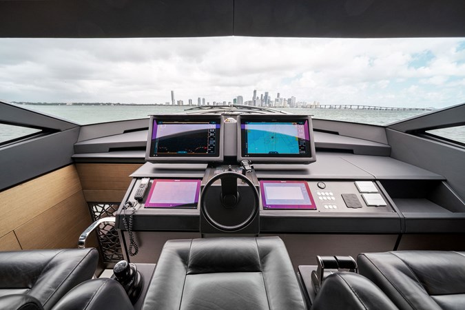 CRASH - Yacht zu verkaufen