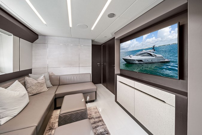 CRASH - Yacht zu verkaufen