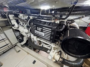 ENDLESS SUMMER 53 Starboard engine