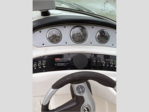 24' Sea Ray 2008 240 SD  8 
