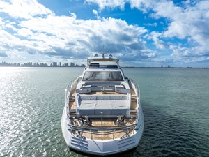Azimut Grande 27 9 Forward Exterior deck