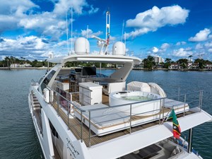 Azimut Grande 27 15 Flybridge deck