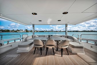 Azimut Grande 27 26 Aft, Cockpit area