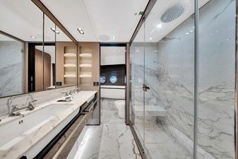 Azimut Grande 27 46 Master Cabin Ensuite