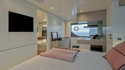 BARIC 18 BGX73 master stateroom