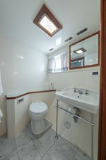 INNISFAIL 14 Ensuite Midship Guest Head