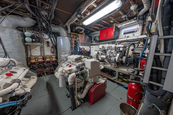 INNISFAIL 25 Engine Room