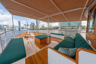INNISFAIL 35 Foredeck