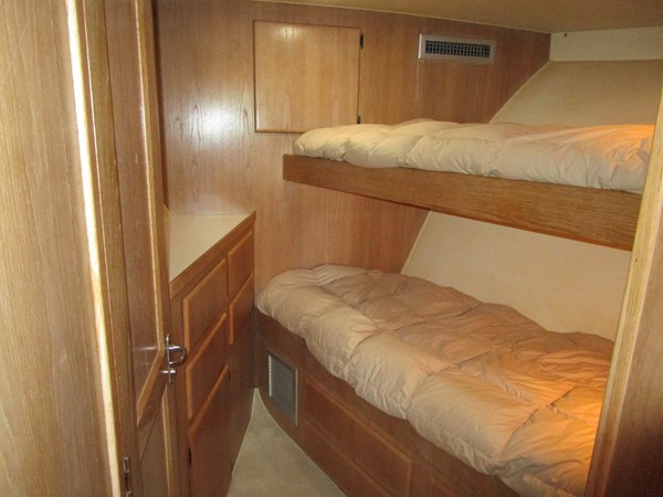Forward Cabin to Starboard