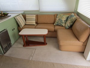 THIS OLD HATT 3 Salon Settee