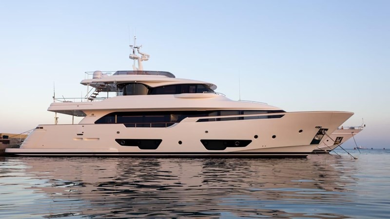 Off-Market Custom Line Navetta 28 (2016)