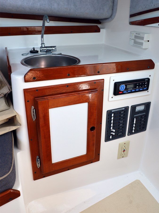 Aft Cabin Stbd Storage and Sink