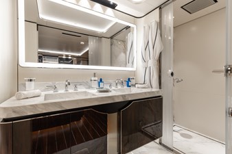 Daybreak 15 DAYBREAK - LOWER DECK VIP STATEROOM BATH