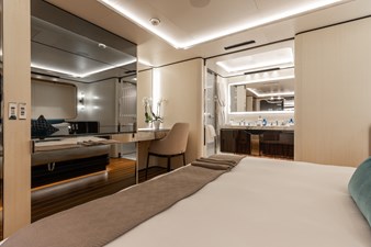 Daybreak 17 DAYBREAK - LOWER DECK VIP STATEROOM AFT