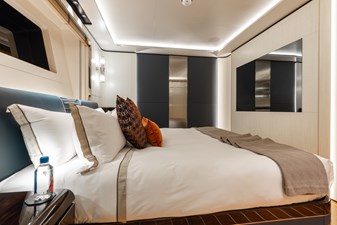 Daybreak 19 DAYBREAK - LOWER DECK KING STATEROOM FORWARD