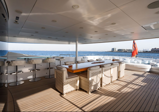 BURKUT 11 Upper deck bar & dining area