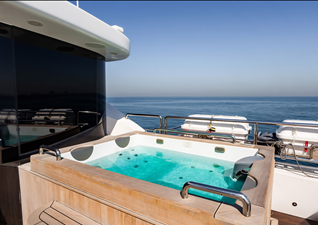 BURKUT 15 Sundeck jacuzzi