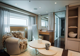 BURKUT 33 Master Suite office