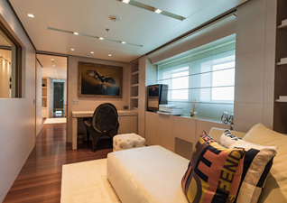 BURKUT 34 Master Suite office