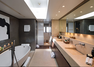 BURKUT 35 Master bathroom ensuite