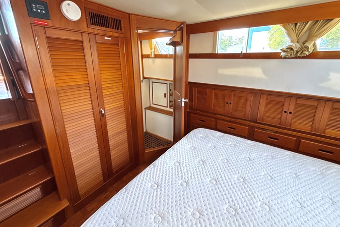 Aft Stateroom Starboard Stall Shower