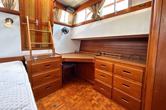 GRAND JOUR 15 Aft Stateroom Desk