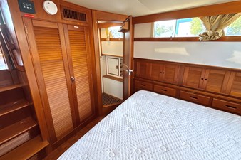 GRAND JOUR 17 Aft Stateroom Starboard Stall Shower