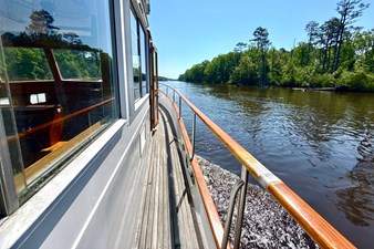 GRAND JOUR 19 Wide Walkaround Deck