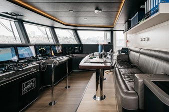 Bering 145 30 UP_Pilothouse_2-min