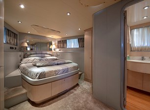 WHITE & SILVER 22 VIP CABIN