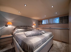 WHITE & SILVER 20 MASTER CABIN