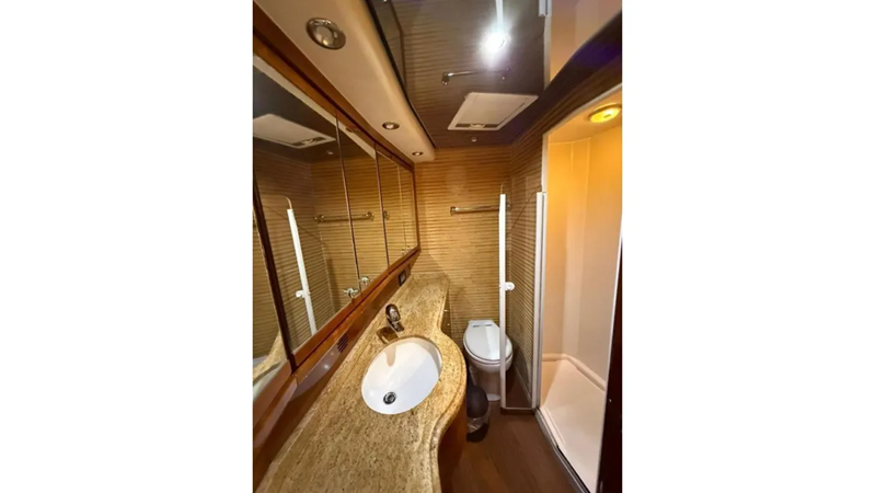 2005 BERTRAM 630 CONVERTIBLE - Yacht for sale