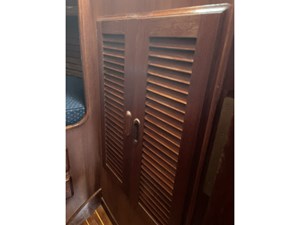 KEEPER 18 V berth hanging locker