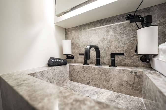 HOTEL COLLECTION - Яхта на продажу