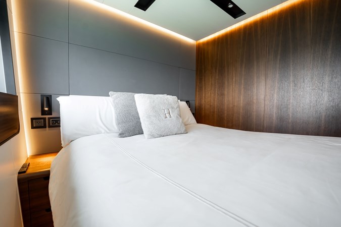 HOTEL COLLECTION - Яхта на продажу